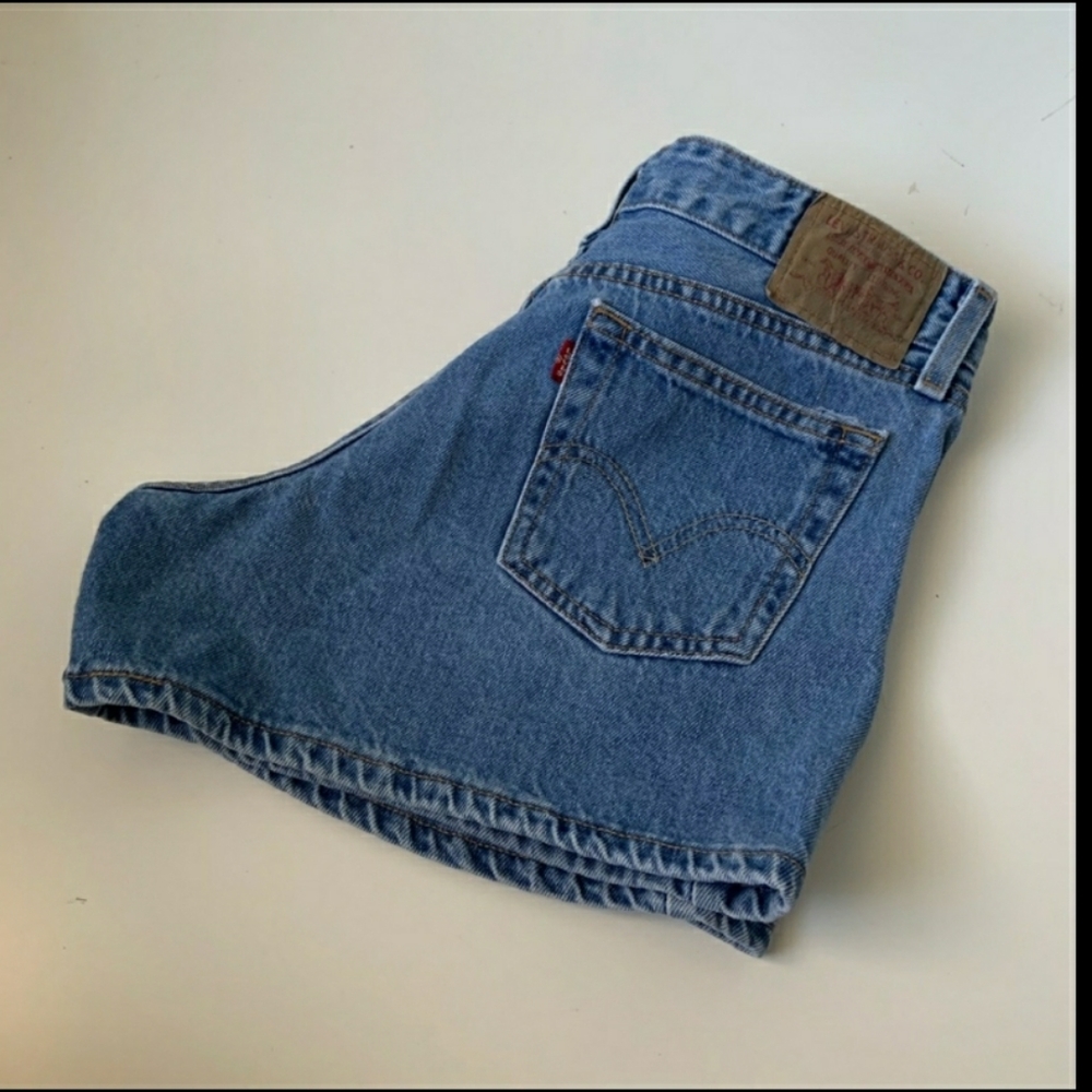 Vintage Levi high rise shorts